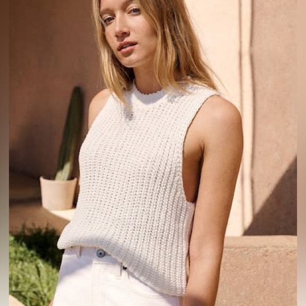 Abercrombie & Fitch Easy Shaker Sweater Tank in White